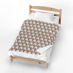 Floral Velveteen Plush Blanket — Pink Rose Pattern, Cozy Decorative Throw for Bedroom & Living Room