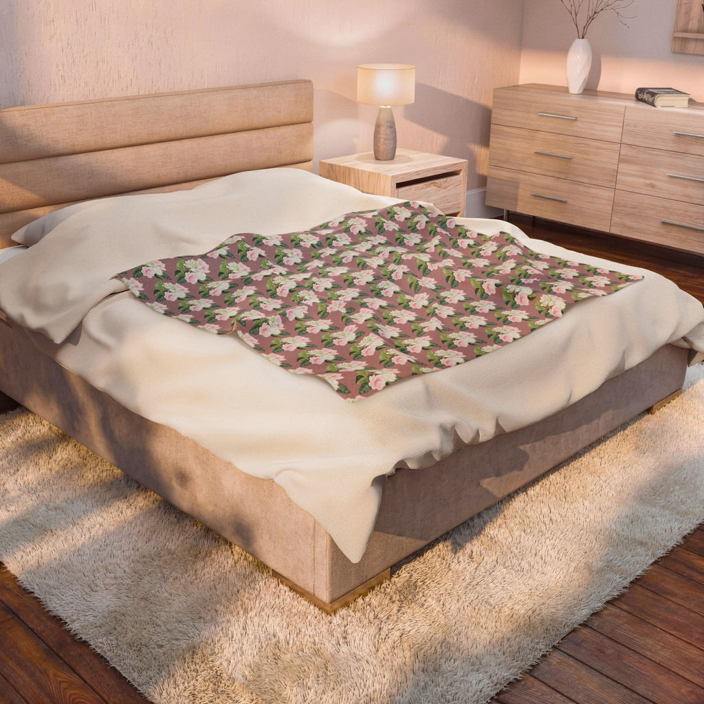 Floral Velveteen Plush Blanket — Pink Rose Pattern, Cozy Decorative Throw for Bedroom & Living Room